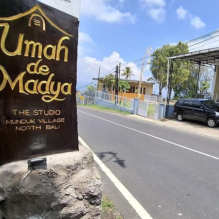 Umah De Madya & Rooftop De Madya Мундук Екстер'єр фото